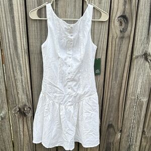 Elegant White Sleeveless Dress